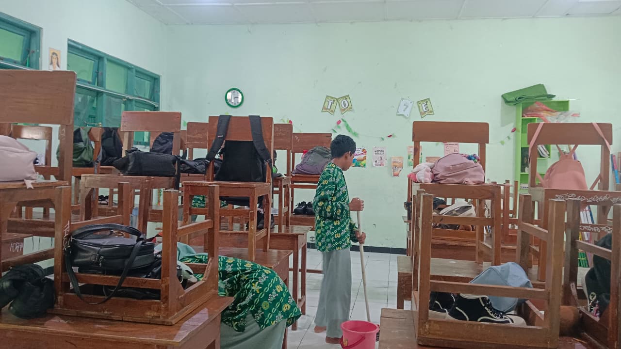 Langkah Awal Penuh Makna: MTsN 9 Bantul Tanamkan Panca Cinta dan Budaya Bersih Sejak Hari Pertama